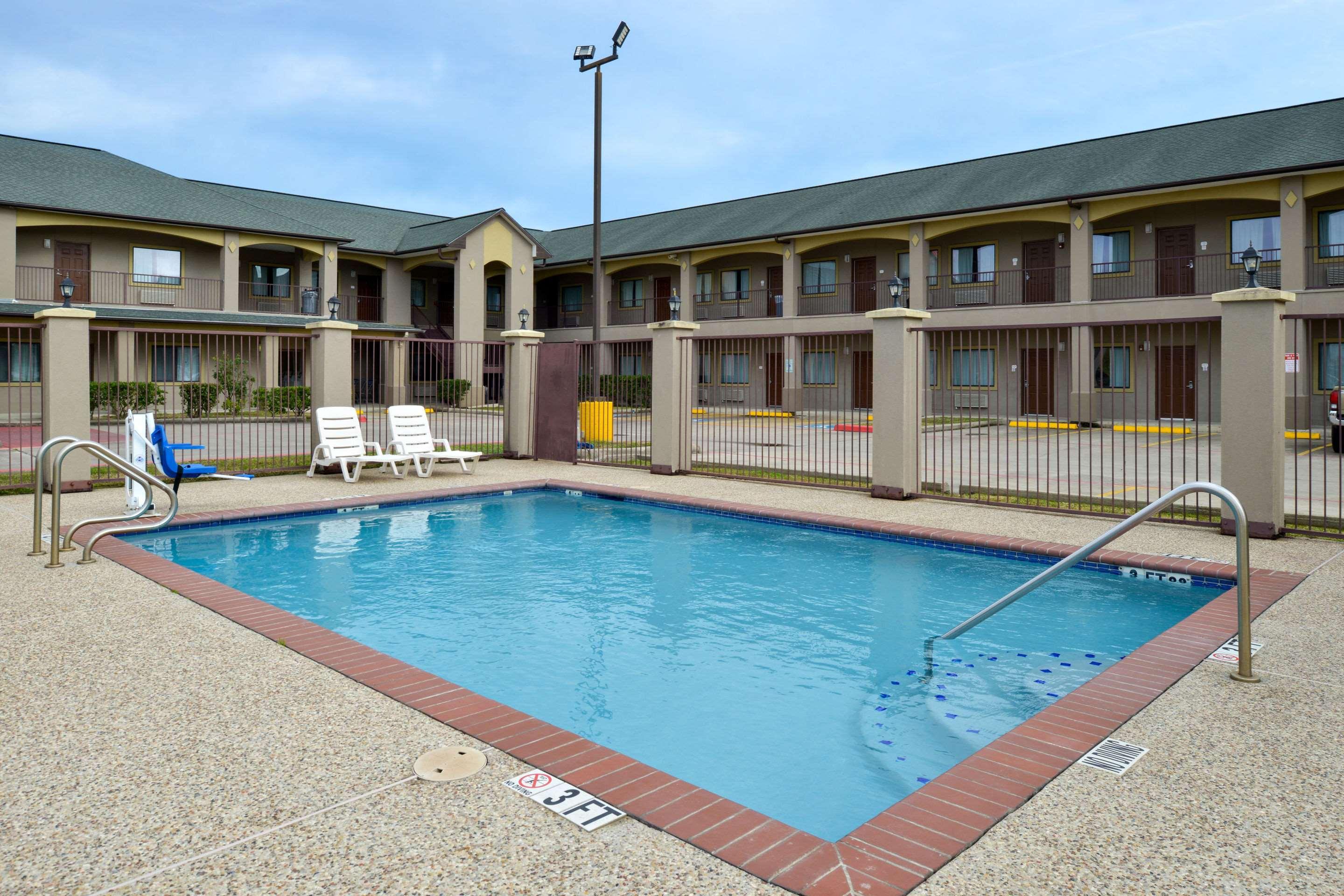 Econo Lodge Inn & Suites Port Arthur Near Sabine Pass Extérieur photo